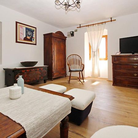 Apartment Fantov Old Town Residence Baska  Bagian luar foto