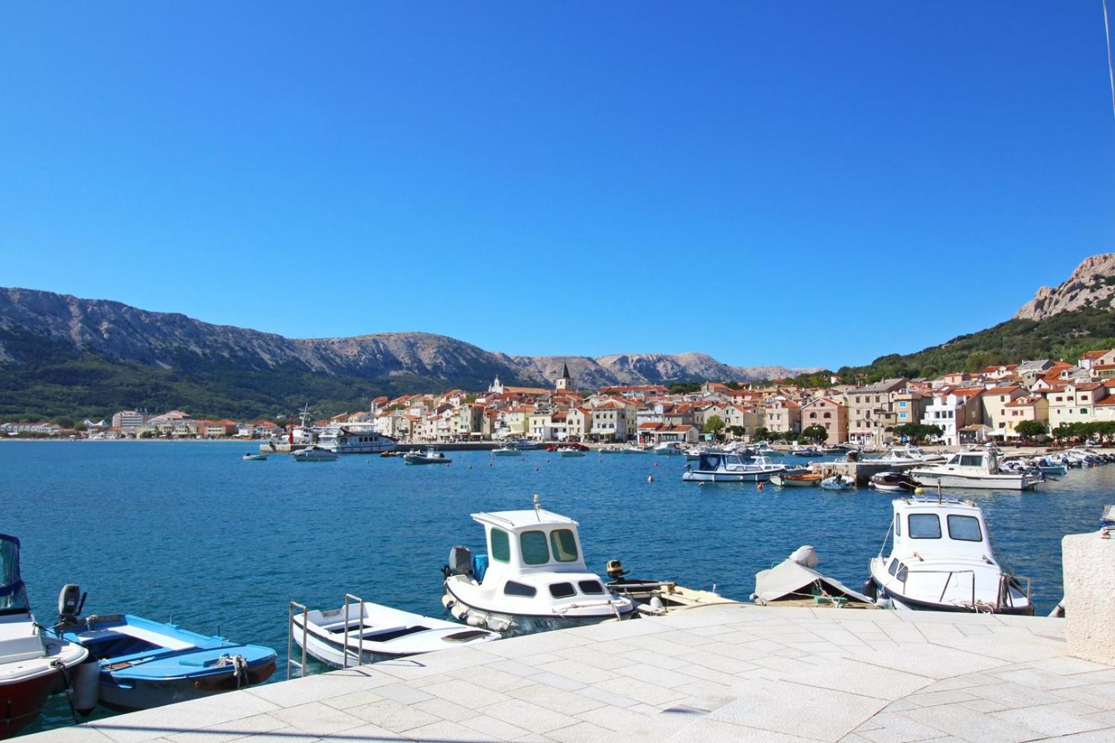 Apartment Fantov Old Town Residence Baska  Bagian luar foto
