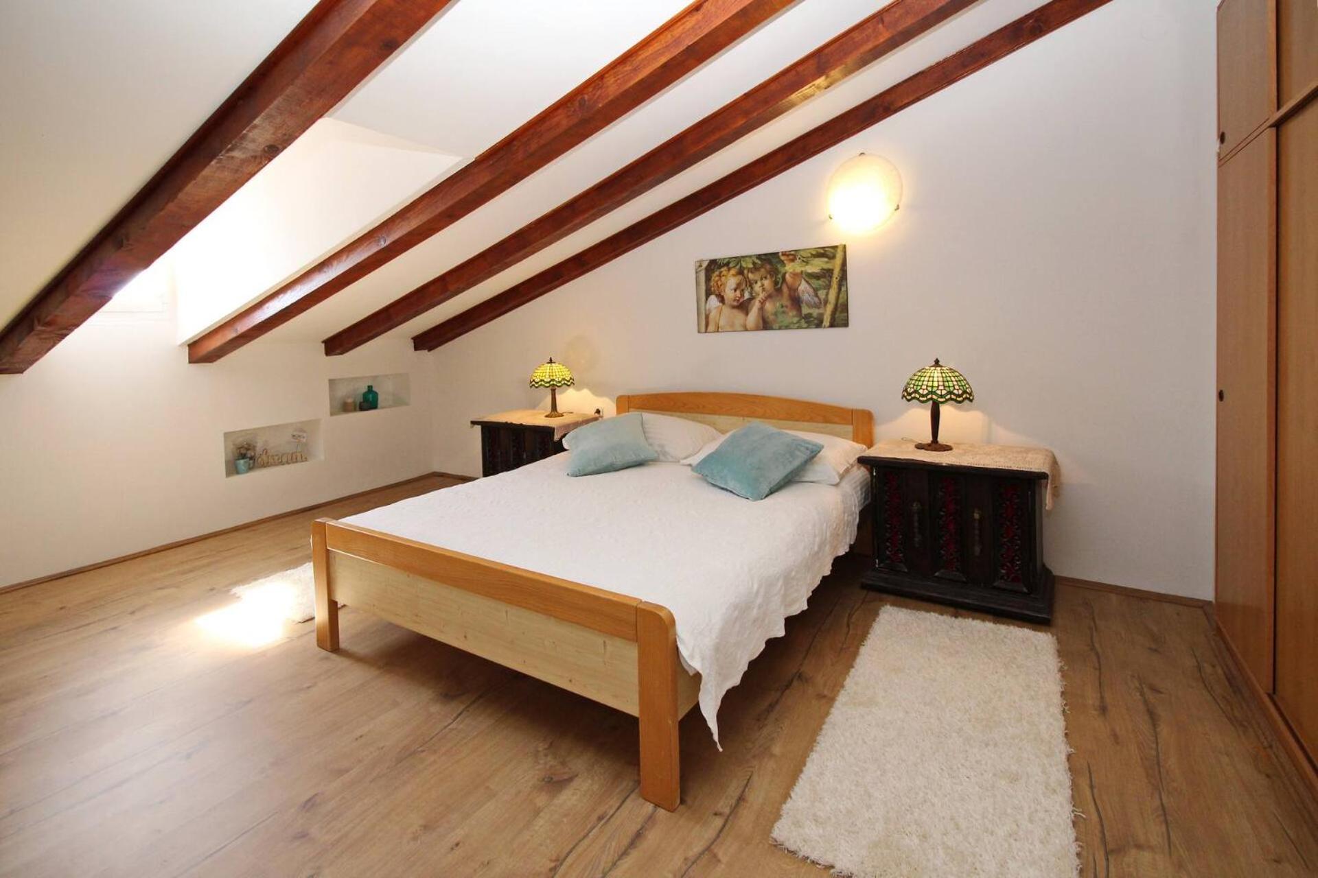 Apartment Fantov Old Town Residence Baska  Bagian luar foto