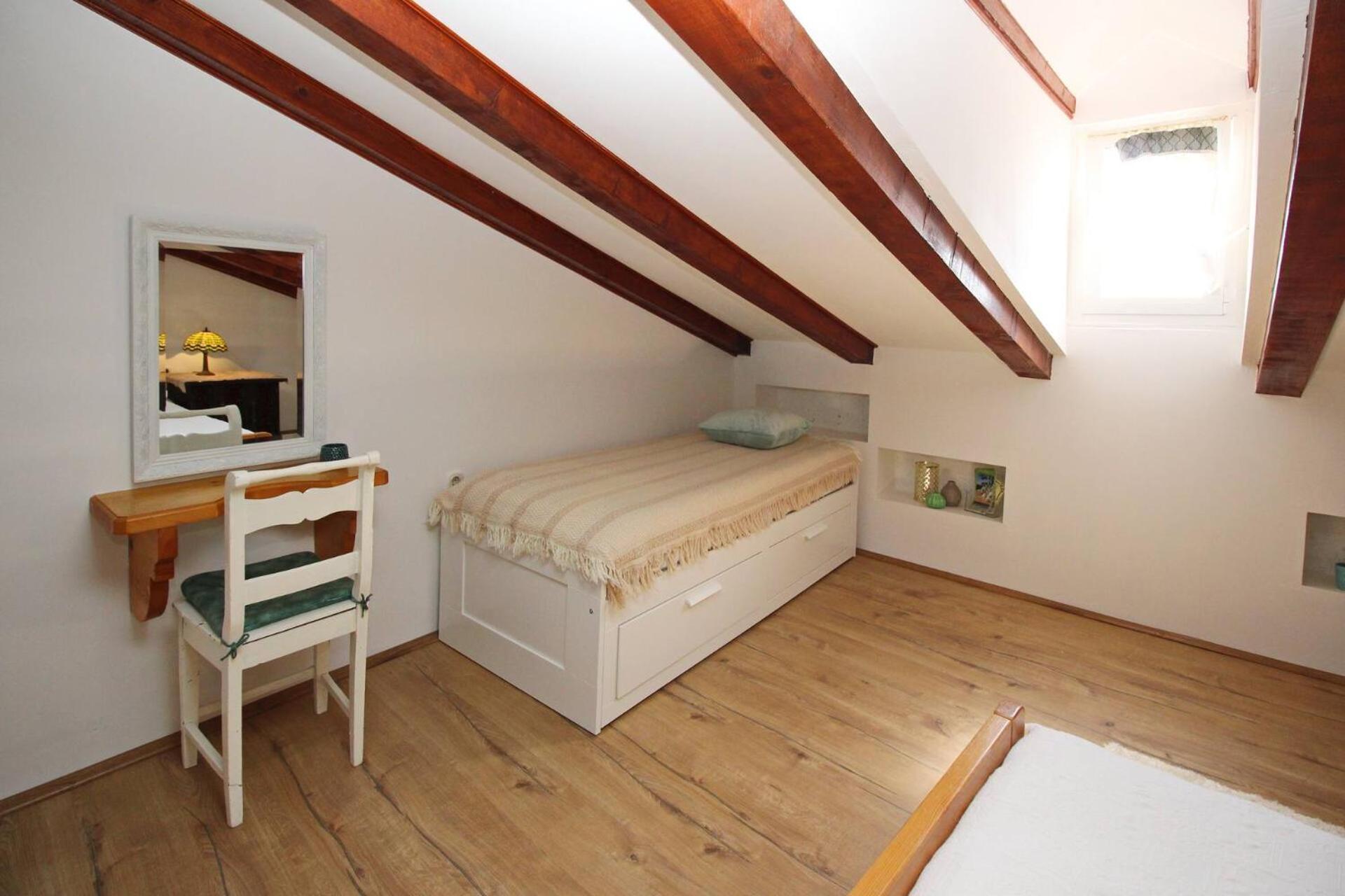 Apartment Fantov Old Town Residence Baska  Bagian luar foto