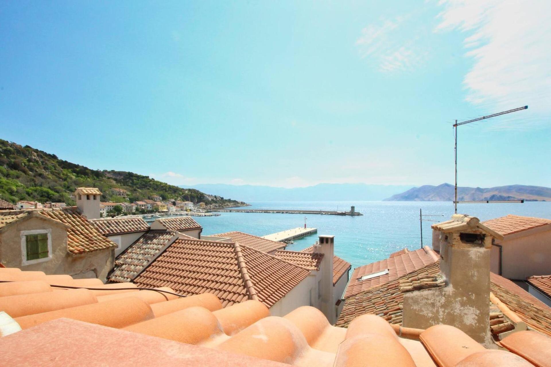 Apartment Fantov Old Town Residence Baska  Bagian luar foto