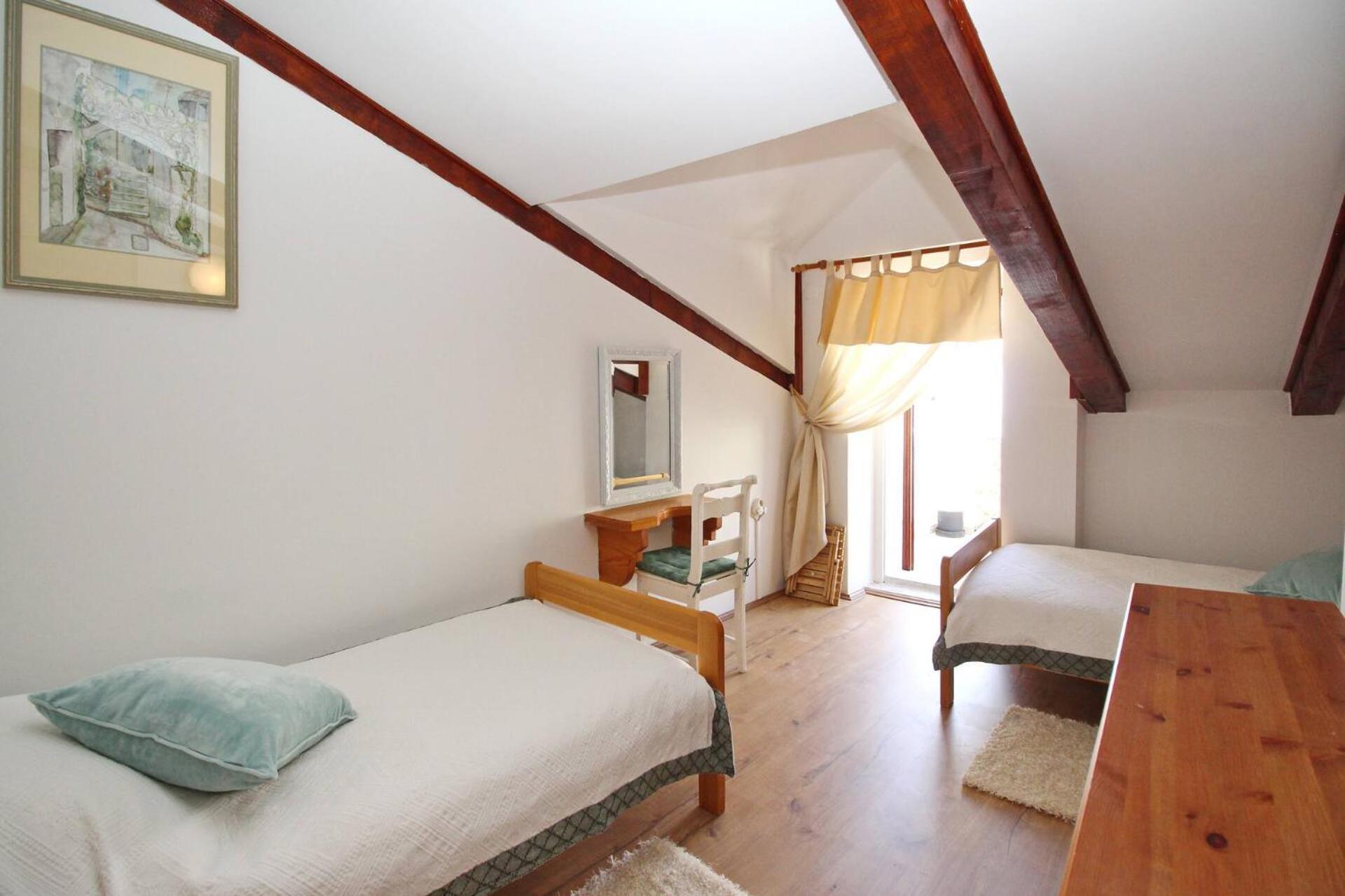 Apartment Fantov Old Town Residence Baska  Bagian luar foto