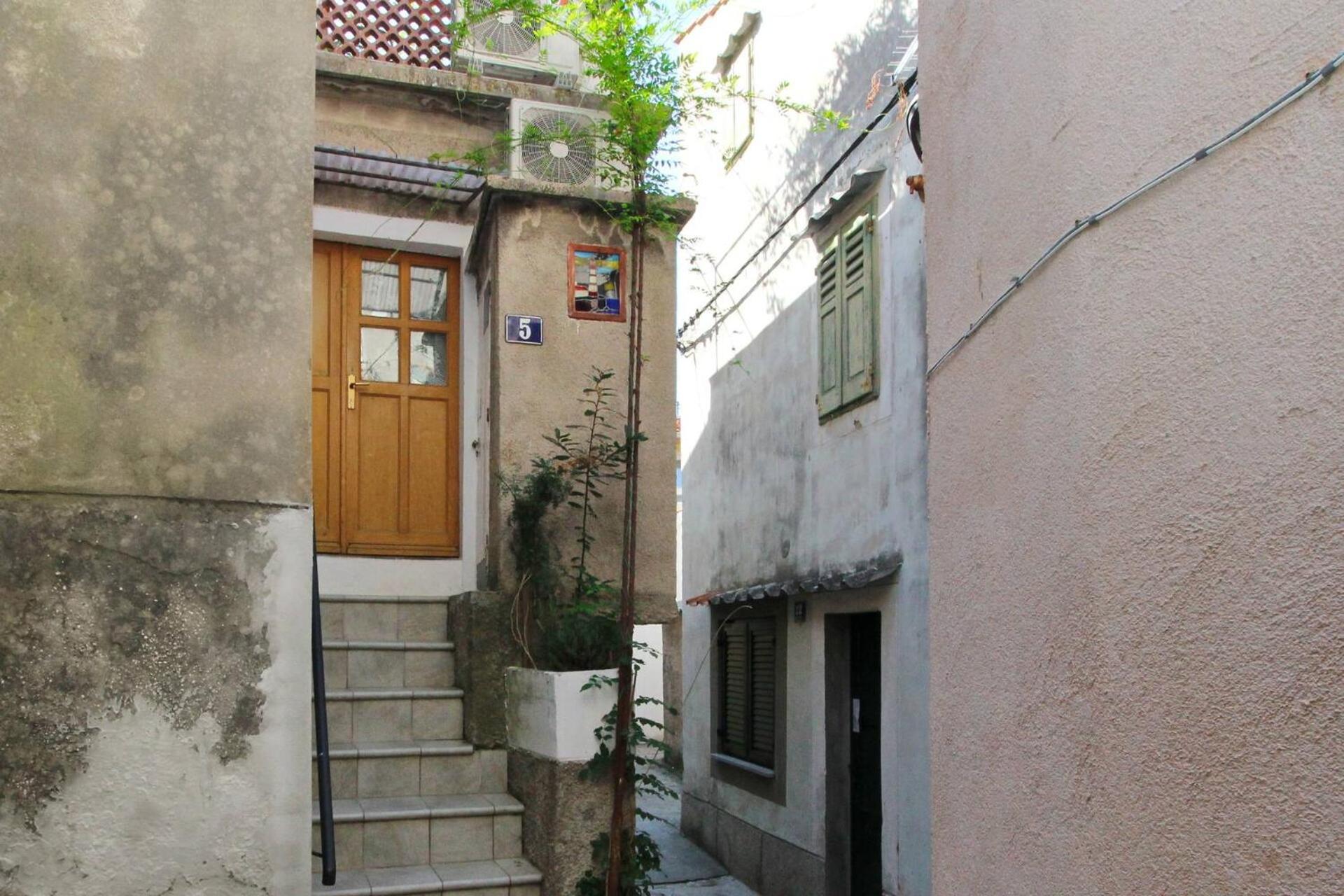 Apartment Fantov Old Town Residence Baska  Bagian luar foto