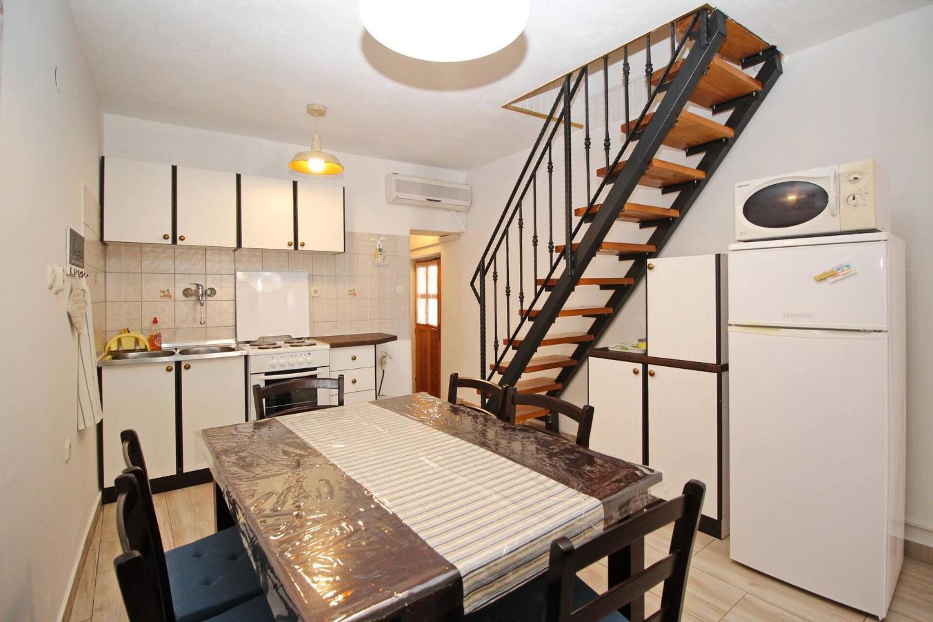 Apartment Fantov Old Town Residence Baska  Bagian luar foto